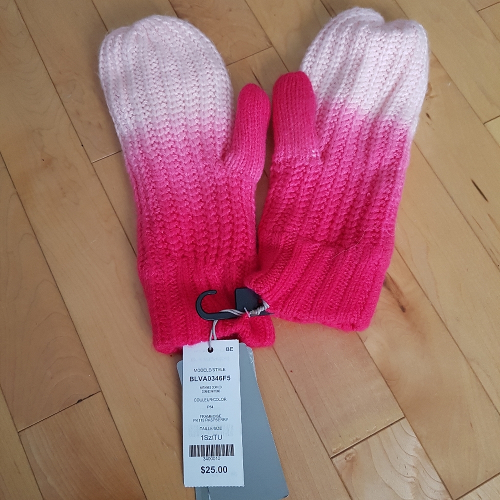 NEW Bench pink mittens